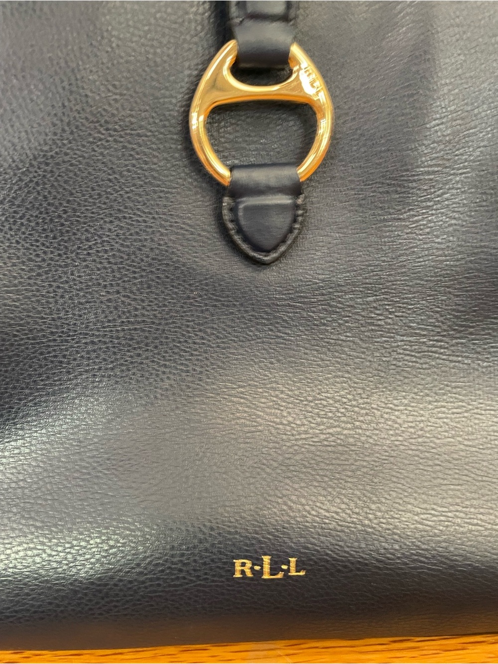 Pebble leather belted bag - Picture 3 of 4